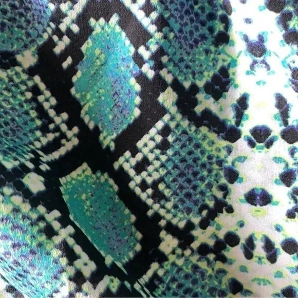 BCBGMAXAZRIA Teal Aqua Snakeskin Print Peasant Off The Shoulders Blouse Size S - Picture 4 of 4